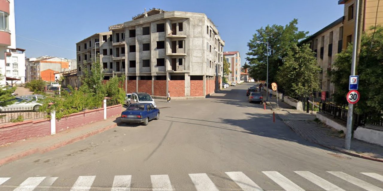 Sivas’ta 19 Yıllık Metruk Yapı Yıkıldı