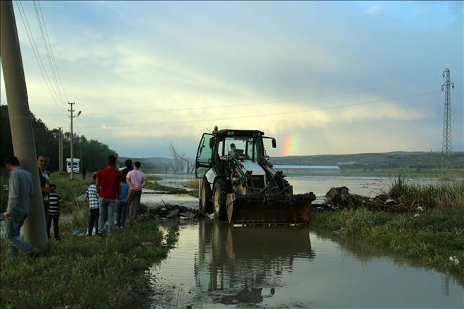 ŞARKIŞLA´da EKİLİ ARAZİLER SELDEN ZARAR GÖRDÜ