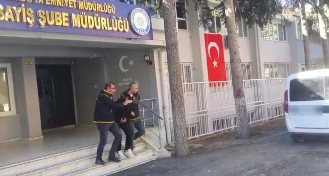 Kendini polis olarak tanıtıp dolandıran şüpheli yakalandı