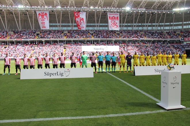 SARI KIRMIZI SÜPERLİG