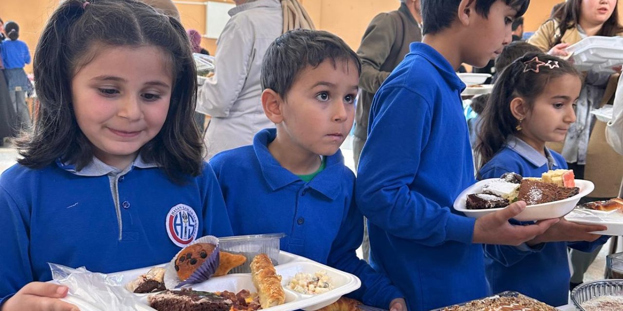 Sivas'ta Gazze yararına kermes düzenlendi