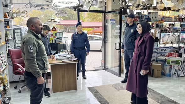 Kaymakam Yücel, esnafı ziyaret etti