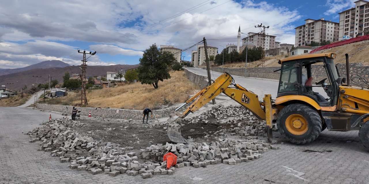 Divriği’de yollar yenileniyor