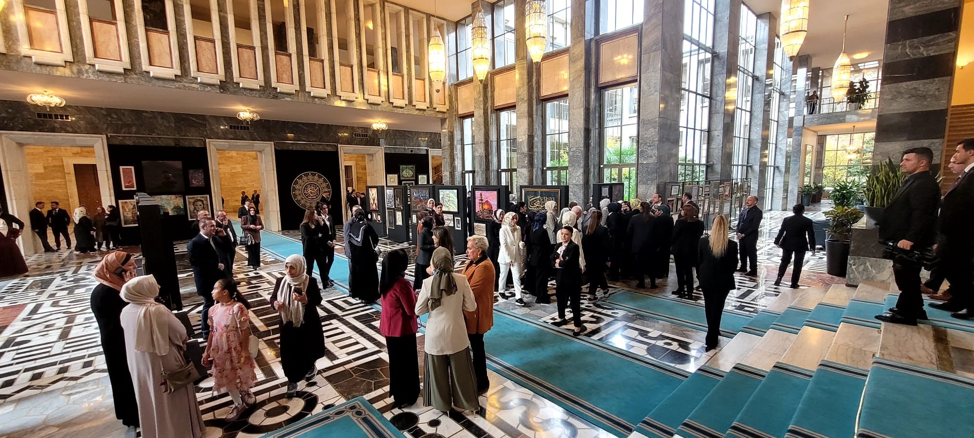 TBMM'de Gazze konulu "Hilalin Işığında" sanat sergisi