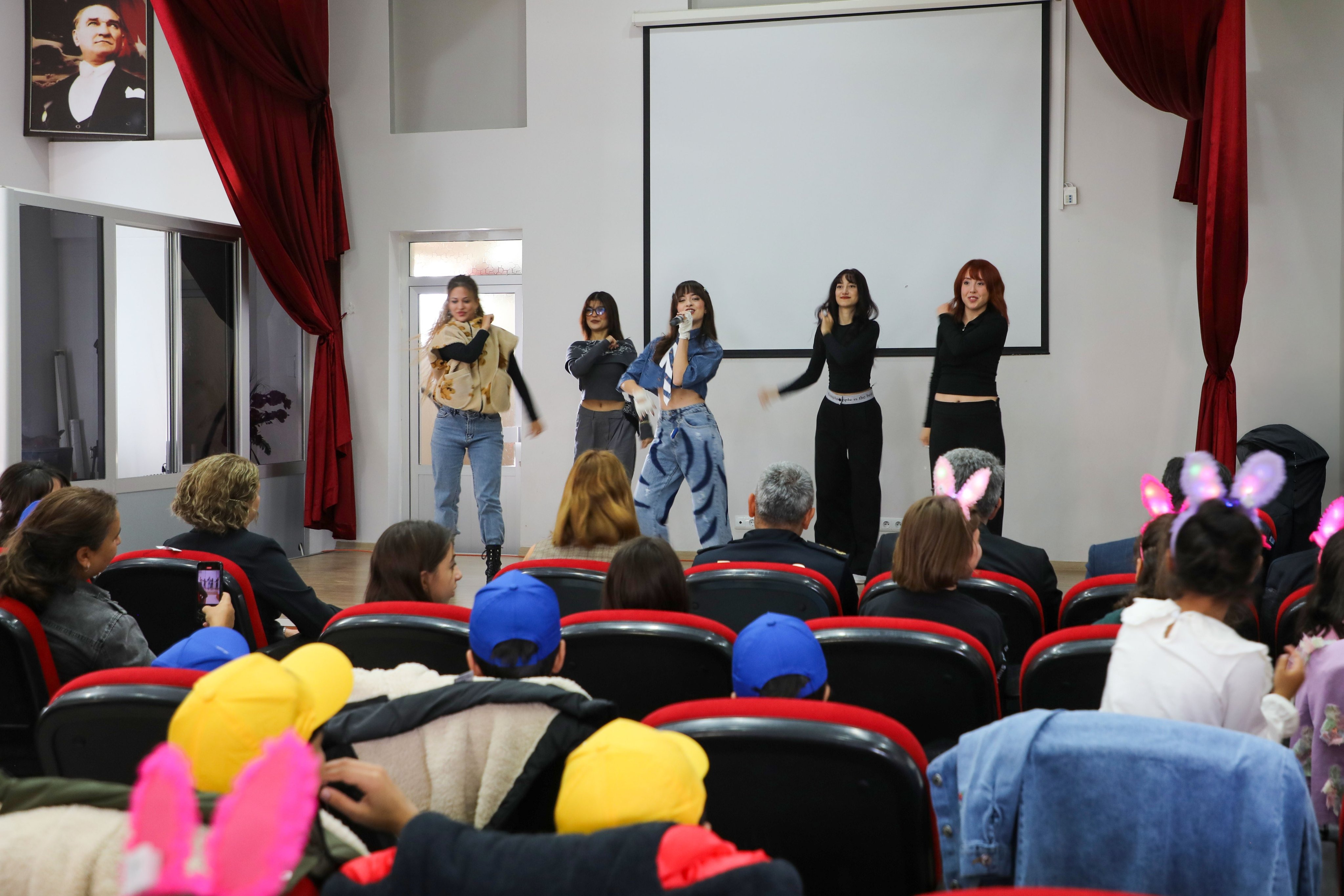 Sivas çocuk evleri’nde Melis Fis coşkusu