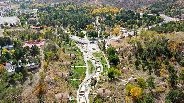 Sivas’ta sonbahar, doğayı renk cümbüşüne bürüdü