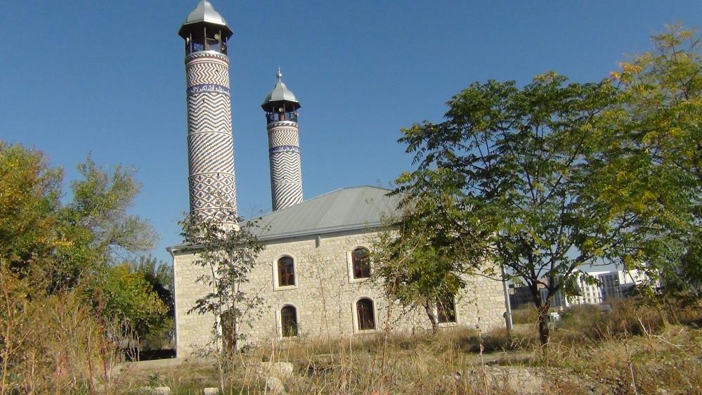 Ermeni işgalinde ahır olan cuma mescidi restore edildi