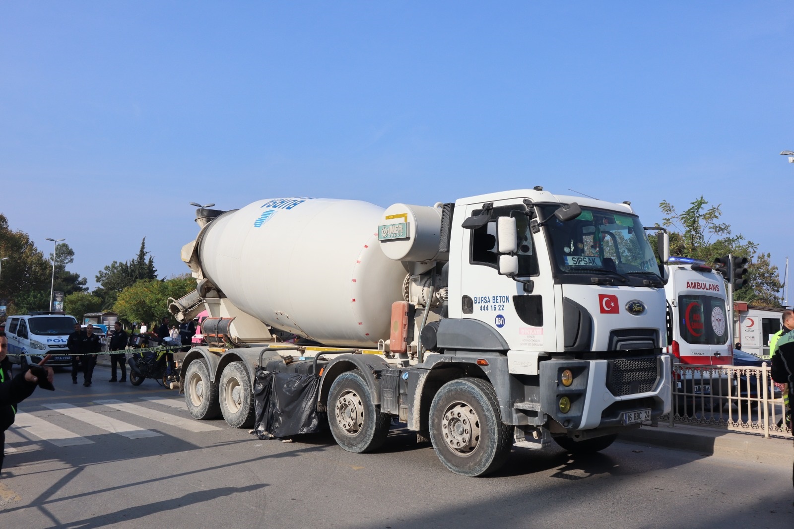 Beton mikserinin altında kalan kadın öldü