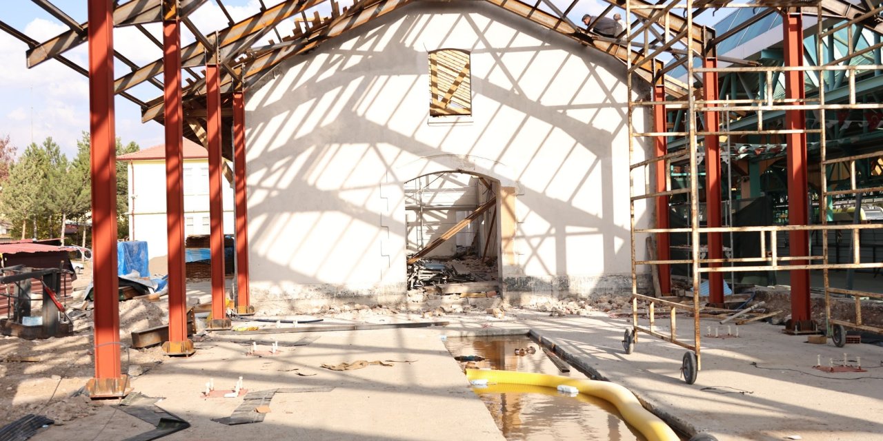 Sivas'ta yeni YHT gar binası hızla ilerliyor