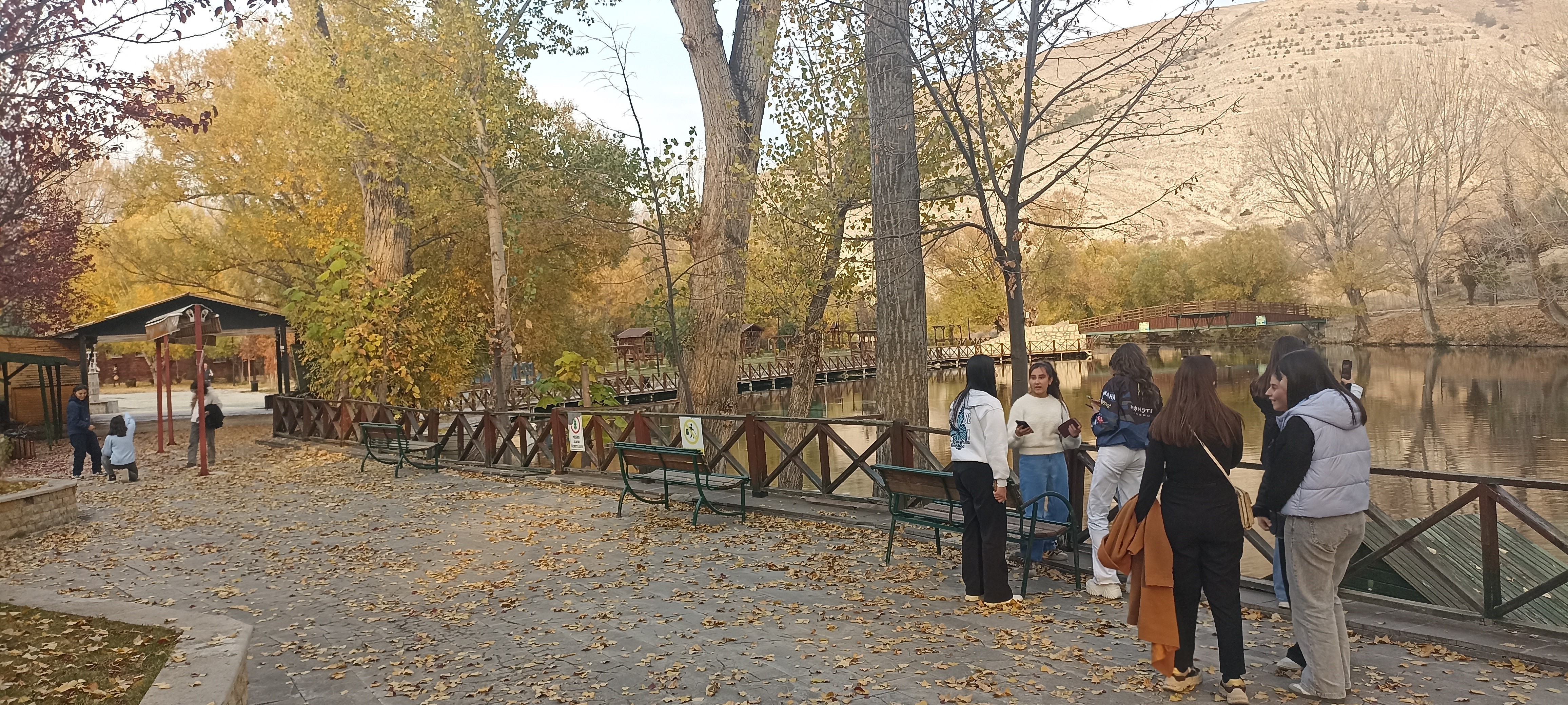 Gökpınar gölü, öğrencileri turkuaz sularıyla karşıladı