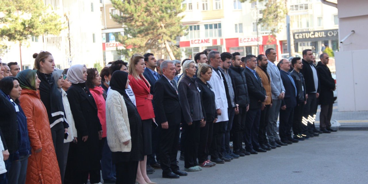 Sivas'ta sağlık çalışanları Ata’yı andı