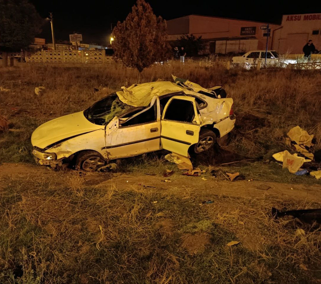 Sivas’ta Direksiyon Hakimiyetini Kaybeden Sürücü Kaza Yaptı