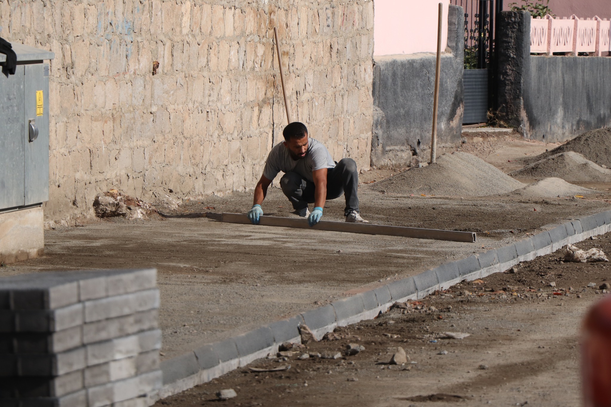 Sivas’ta yol Yenileme çalışmaları elektrik altyapısına takıldı