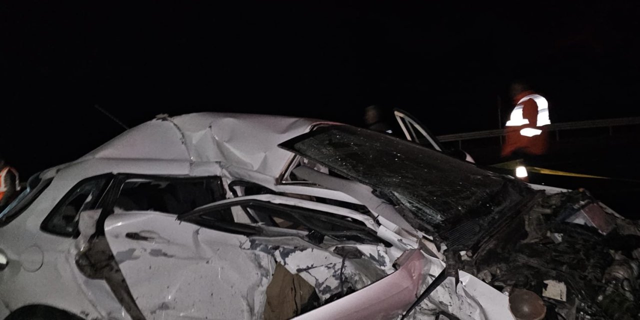 Sivas’ta otomobiller çarpıştı: 1 ölü, 2 yaralı