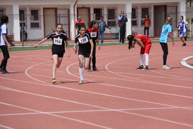 ATLETİZMDE BAYRAK TAKIM YARIŞLARI