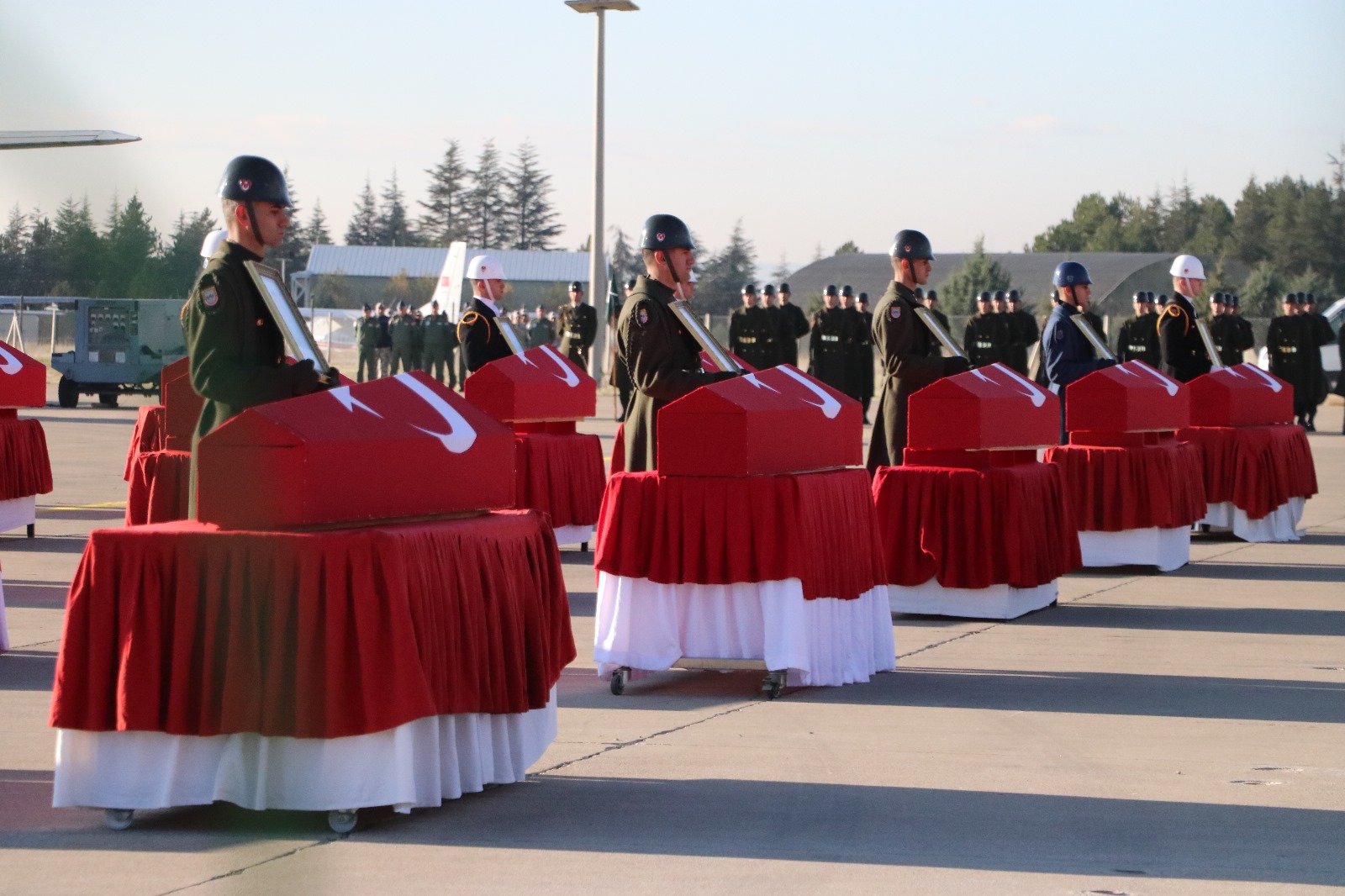 Şehitlerimiz memleketlerine uğurlandı