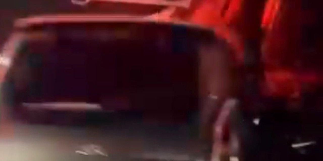 Sivas'ta yardım için duran TIR'a hafif ticari araç çarptı: 1 ölü, 5 yaralı