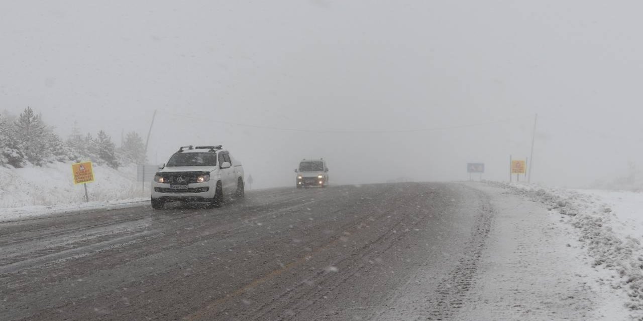 Malatya- Sivas yolunda kar geçit vermedi