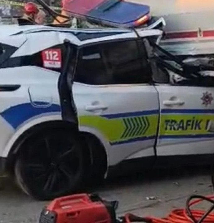 Ekip otosu tıra arkadan çarptı: 1 polis şehit