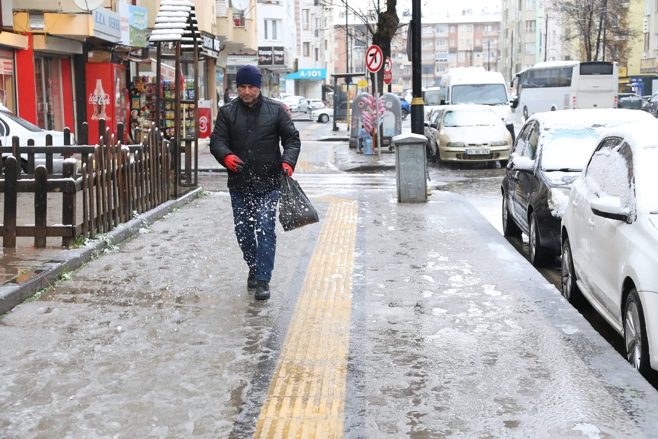 Sivas’ta Karın Ardından Önlem Alarmı: Ekipler Seferber