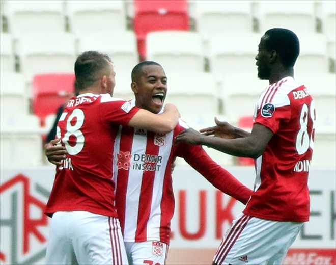 İSKELET KADRO DURUYOR