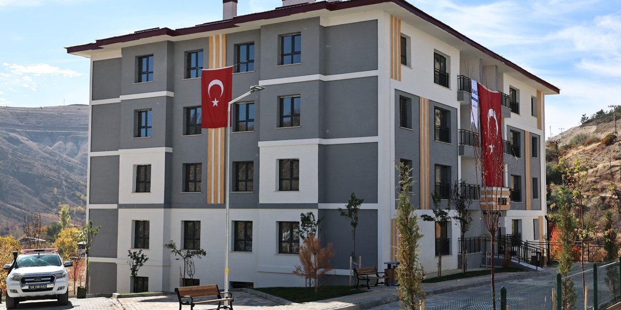 Sivas'ta 79 afet konutu teslim edildi