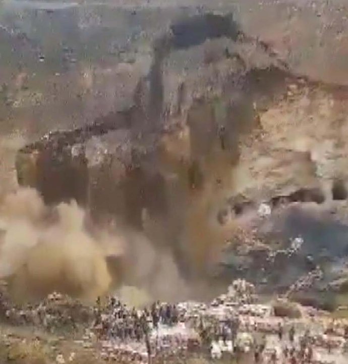 Bakır Madeninde Göçük:32 Ölü