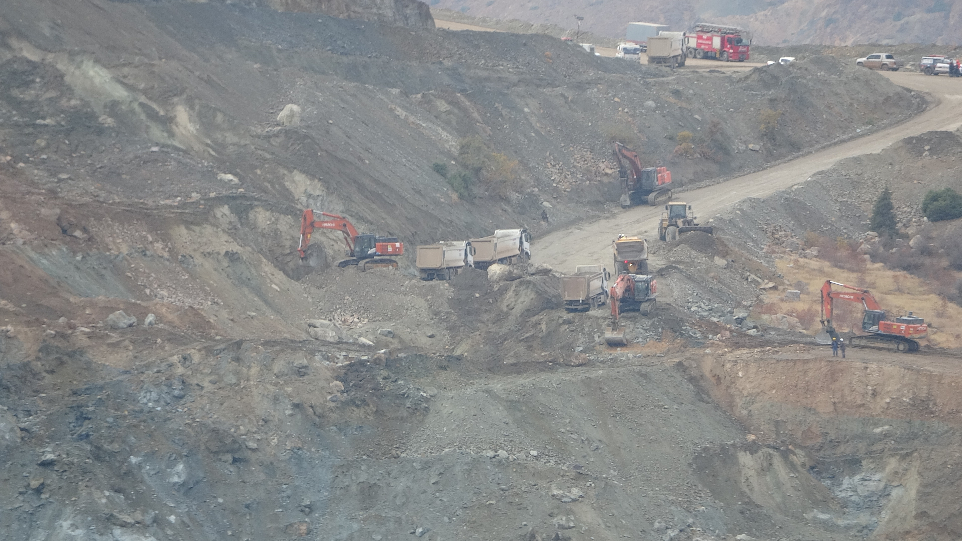 Sivas'ta göçük altında kalan şantiye müdürü hala aranıyor