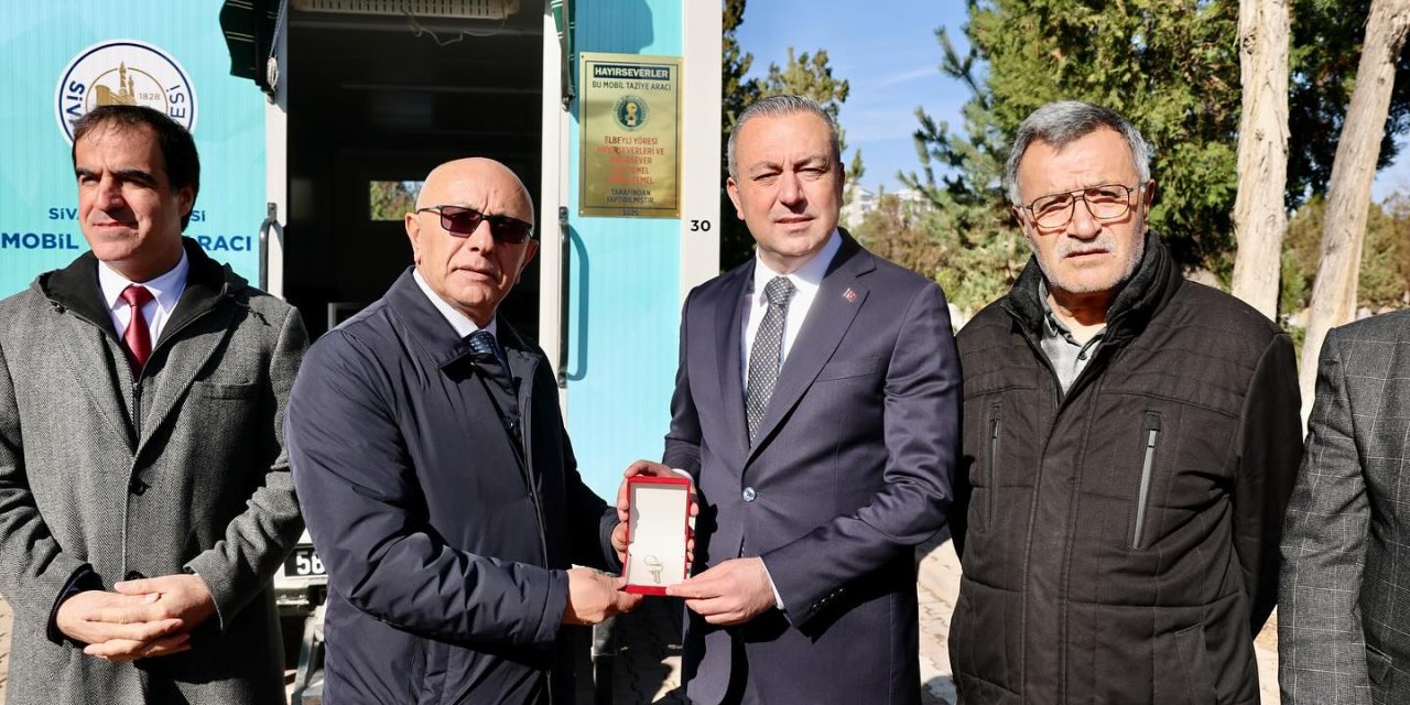 Sivas Belediyesine taziye aracı bağışı