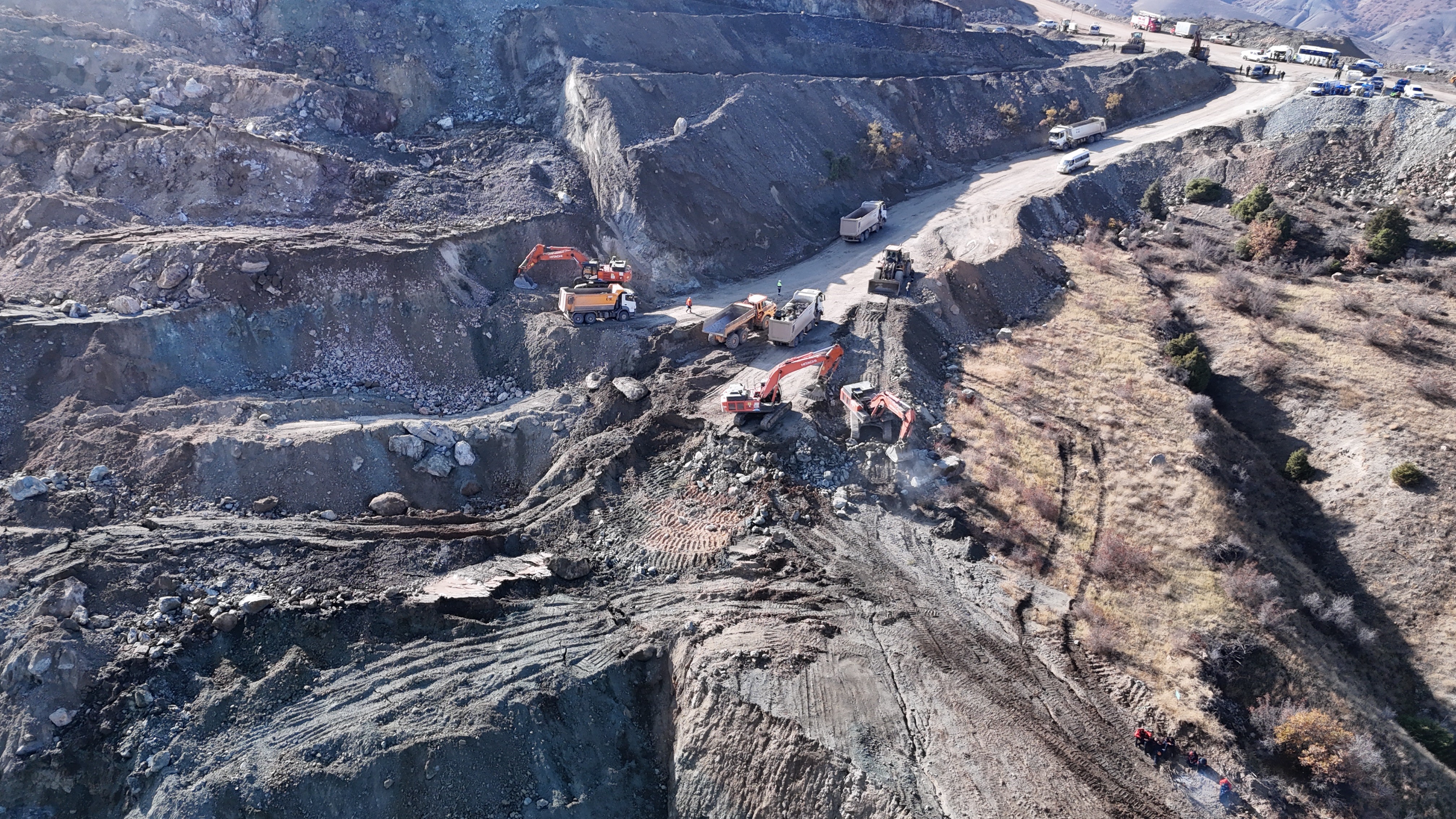 Sivas'ta Maden Faciasında Kurtarma Çalışmalarına Ara Verildi