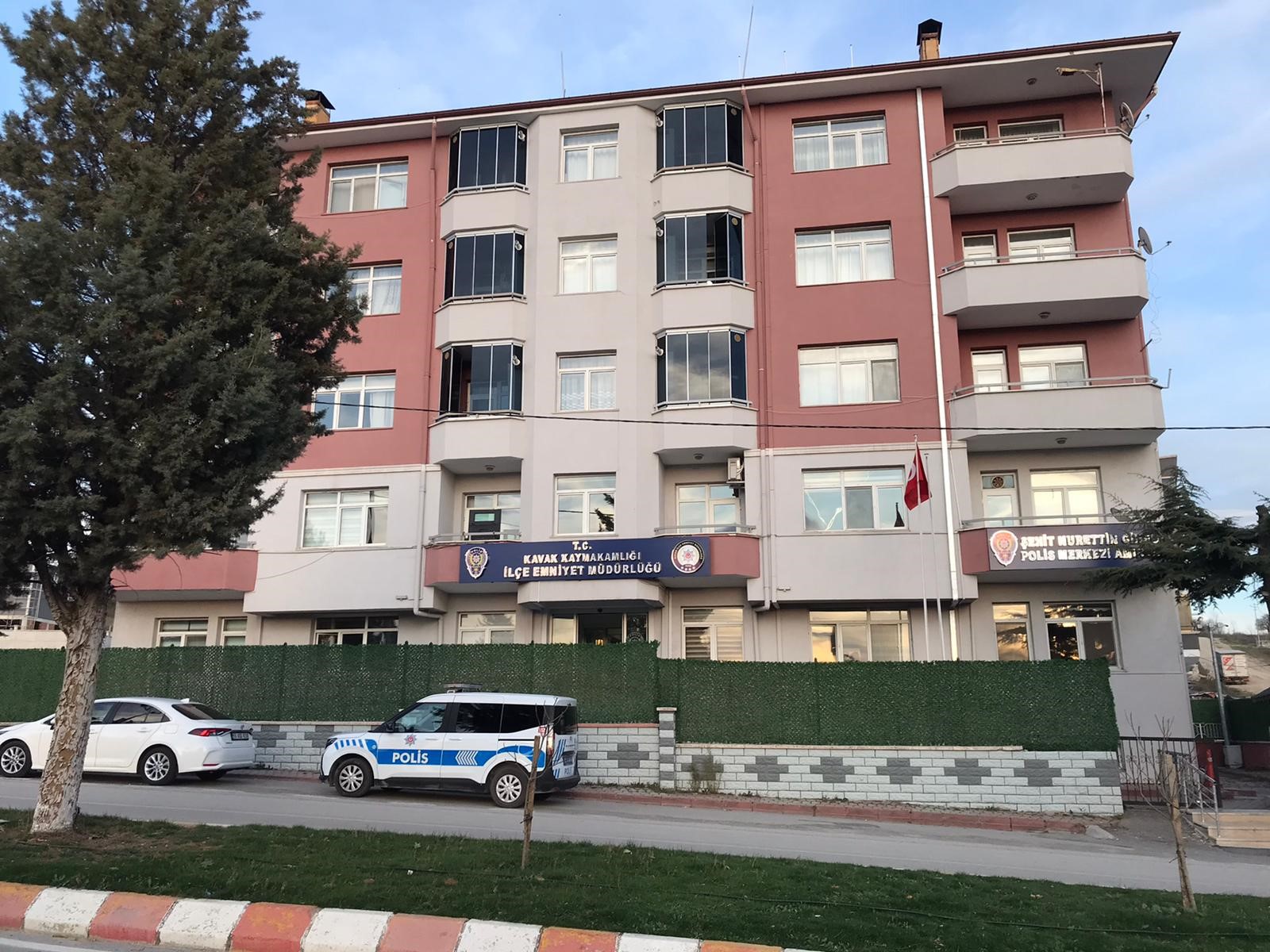 Sivaslı Genç Polis Memuru Kendini Vurdu, Hayatını Kaybetti