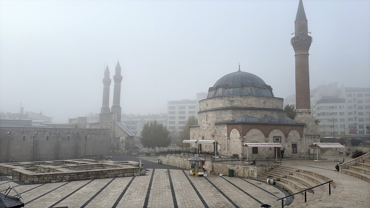 Sivas buğulu sabahı yaşadı