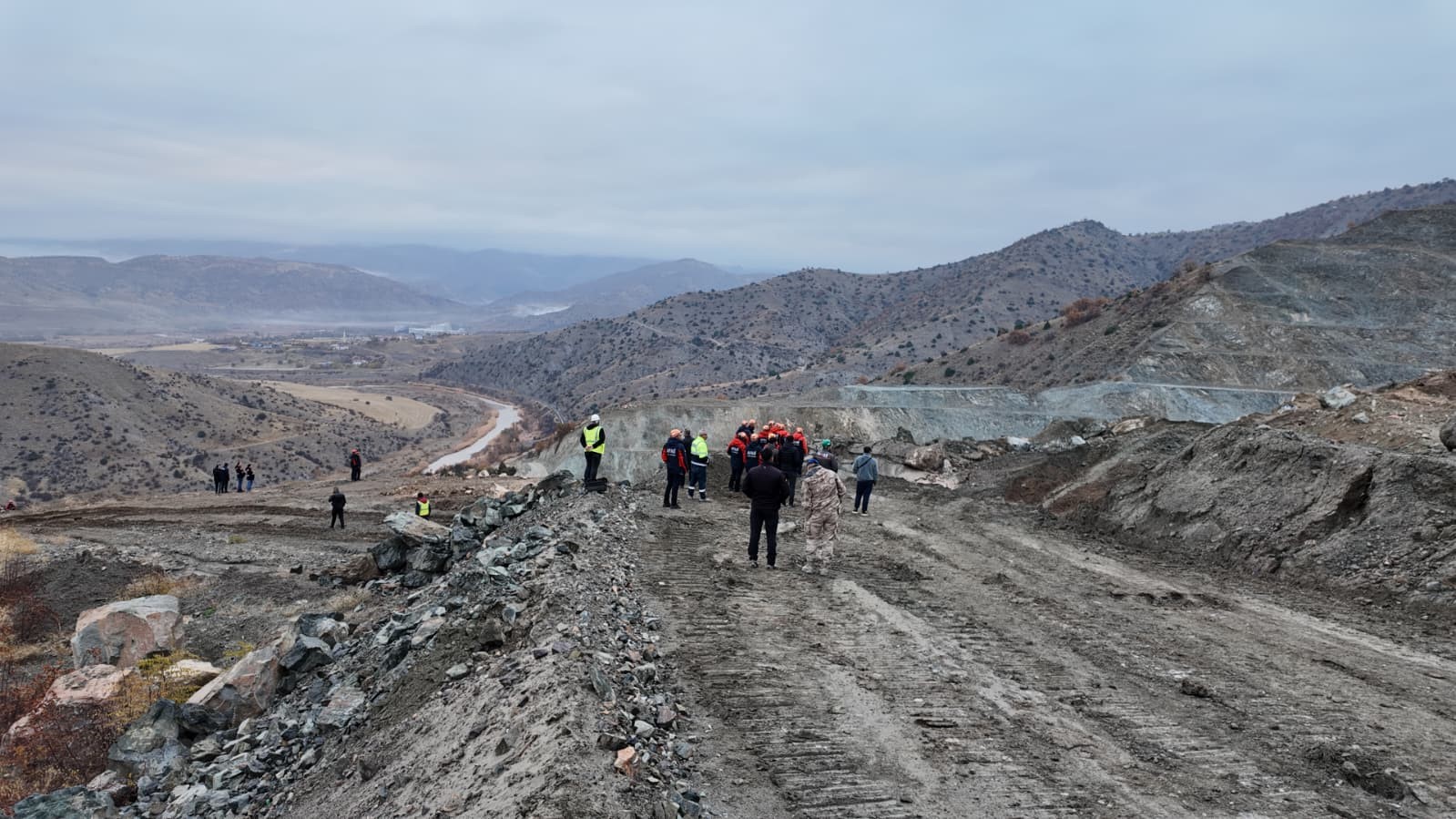 Sivas'ta göçük altında kalan müdürü arama çalışmaları yeniden başladı
