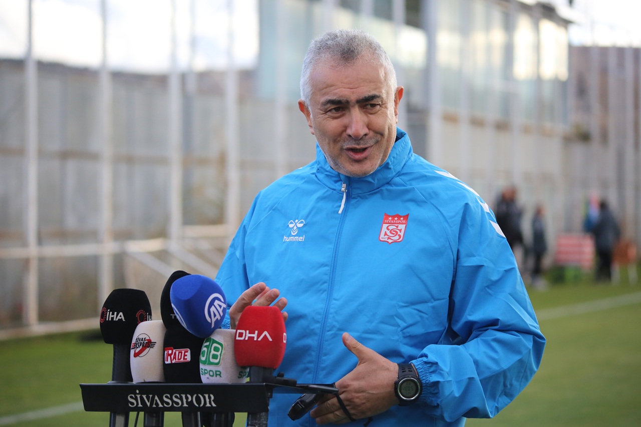 Sivasspor Teknik Direktörü Altıparmak'tan Taransfer Açıklaması