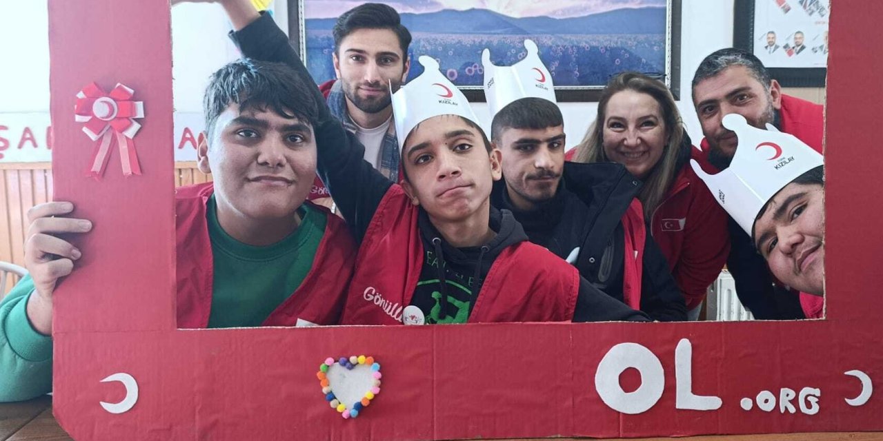 Özel Öğrencilere Kızılay’dan Sıcak Karşılama