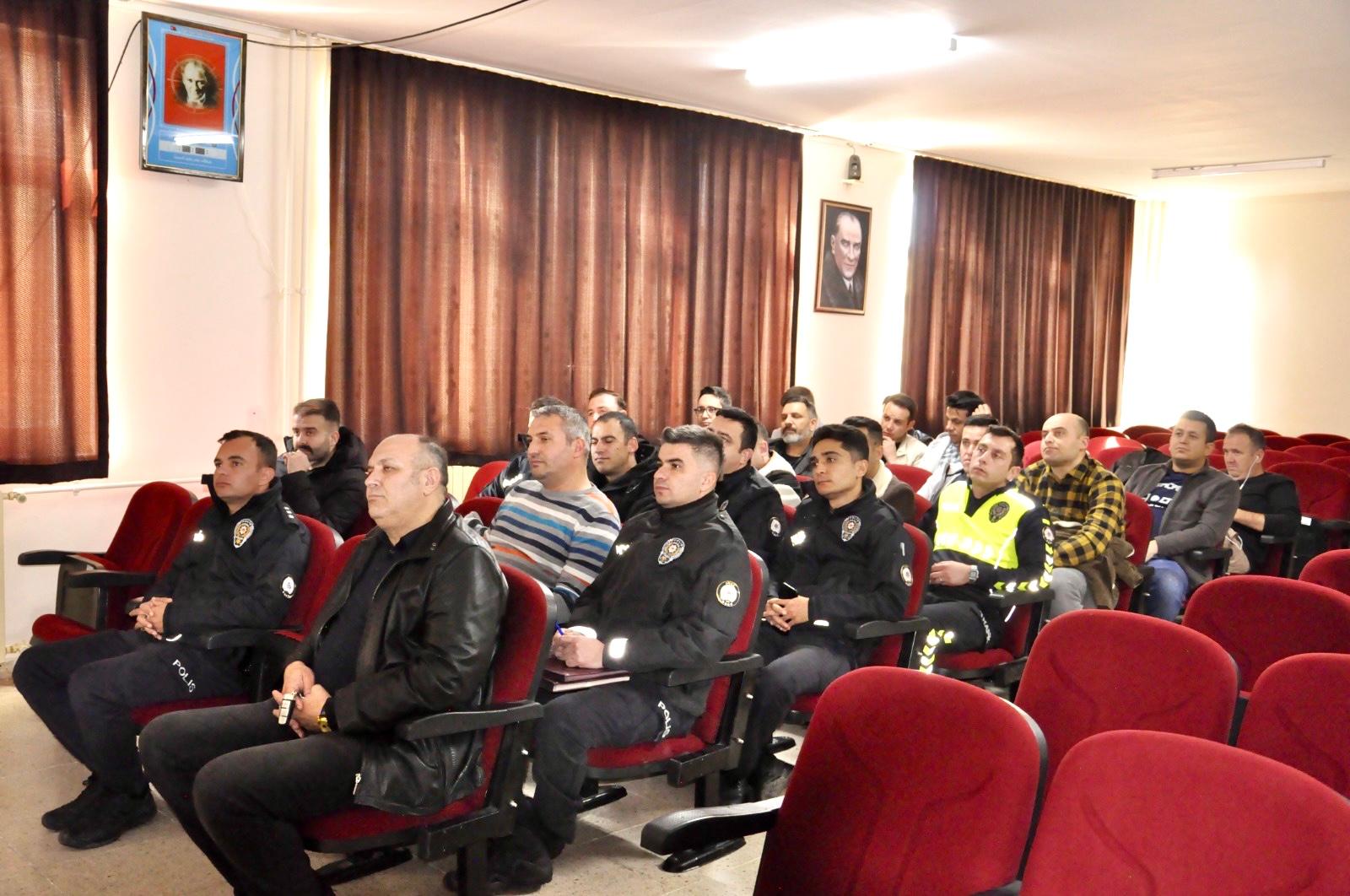 Gemerek’te polis memurlarına iletişim becerileri eğitimi