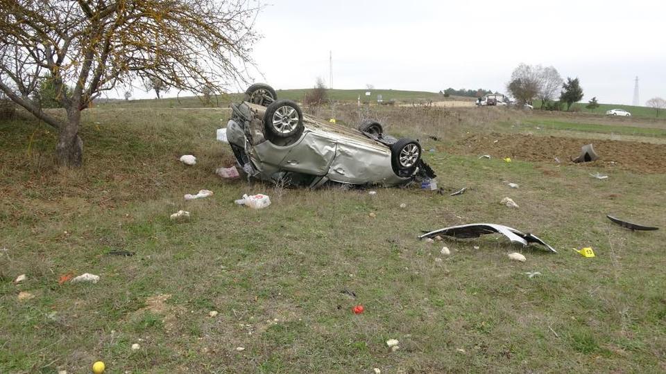Devrilen otomobilde iki kardeş hayatını kaybetti