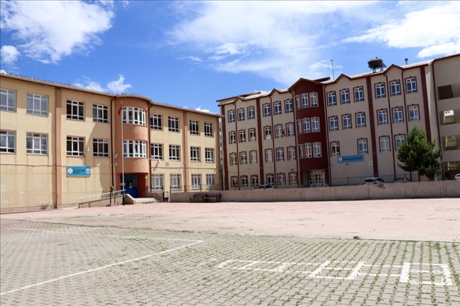 VİNÇLE TAŞINAN YUVANIN MİSAFİRLERİ 5´E YÜKSELDİ