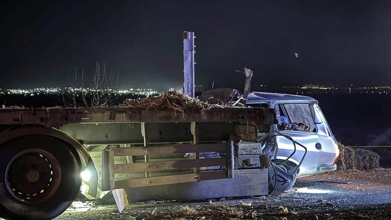 Trafik kazasında çift hayatını kaybetti