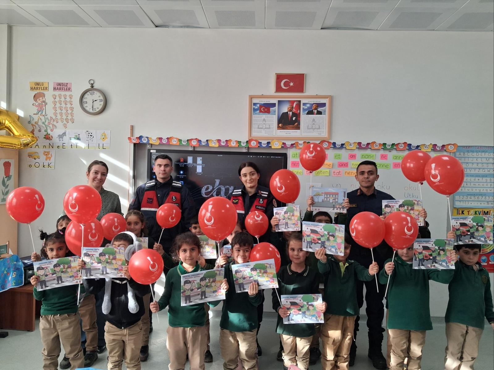 Sivas’ta miniklere jandarmadan hak eğitimi