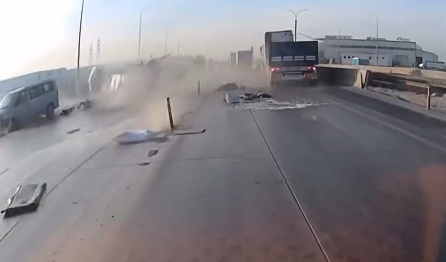 Araç tıra çarptı 6 yaralı