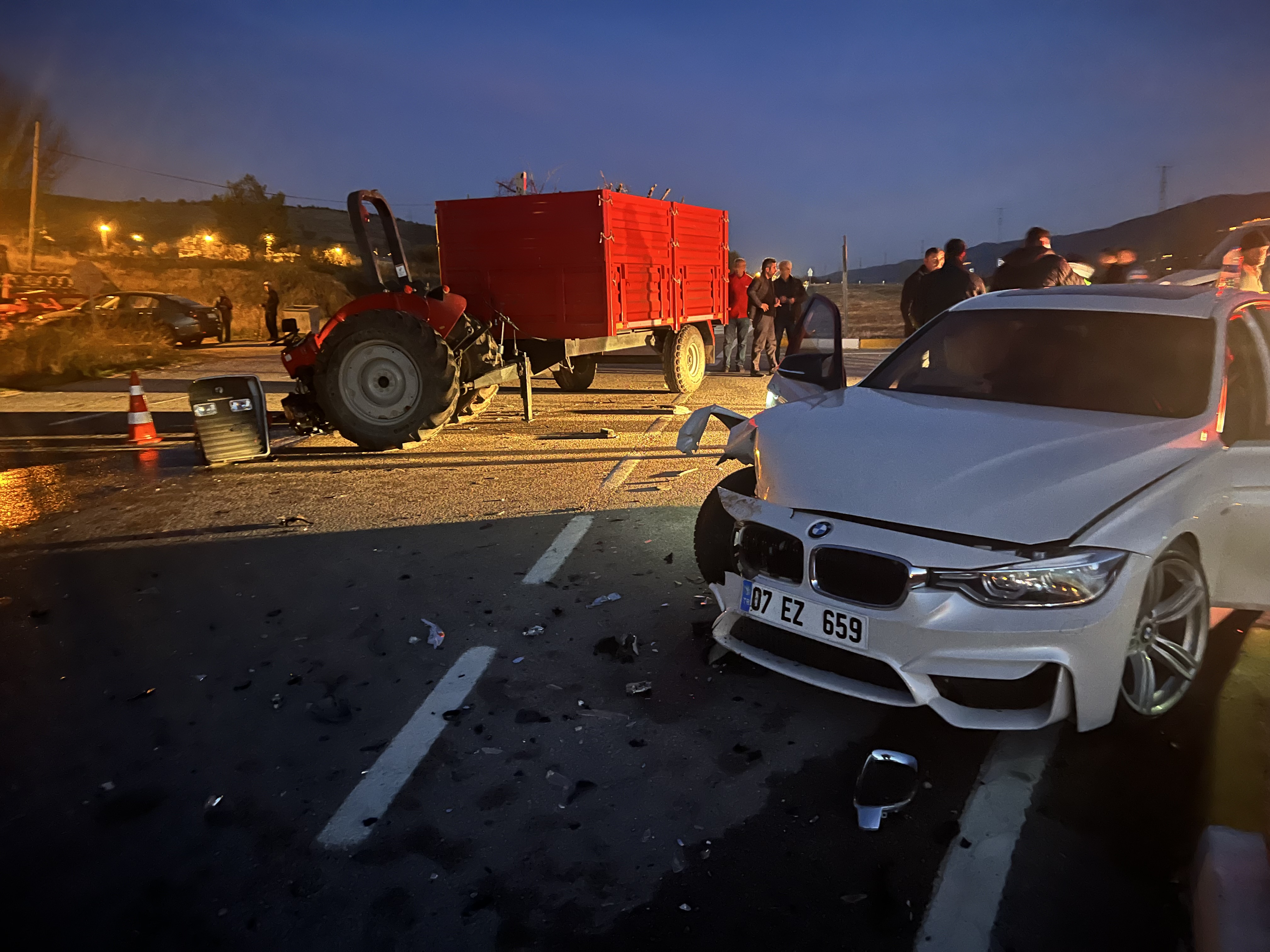 Sivas’ta Otomobil ile Traktör Çarpıştı: 1 Yaralı