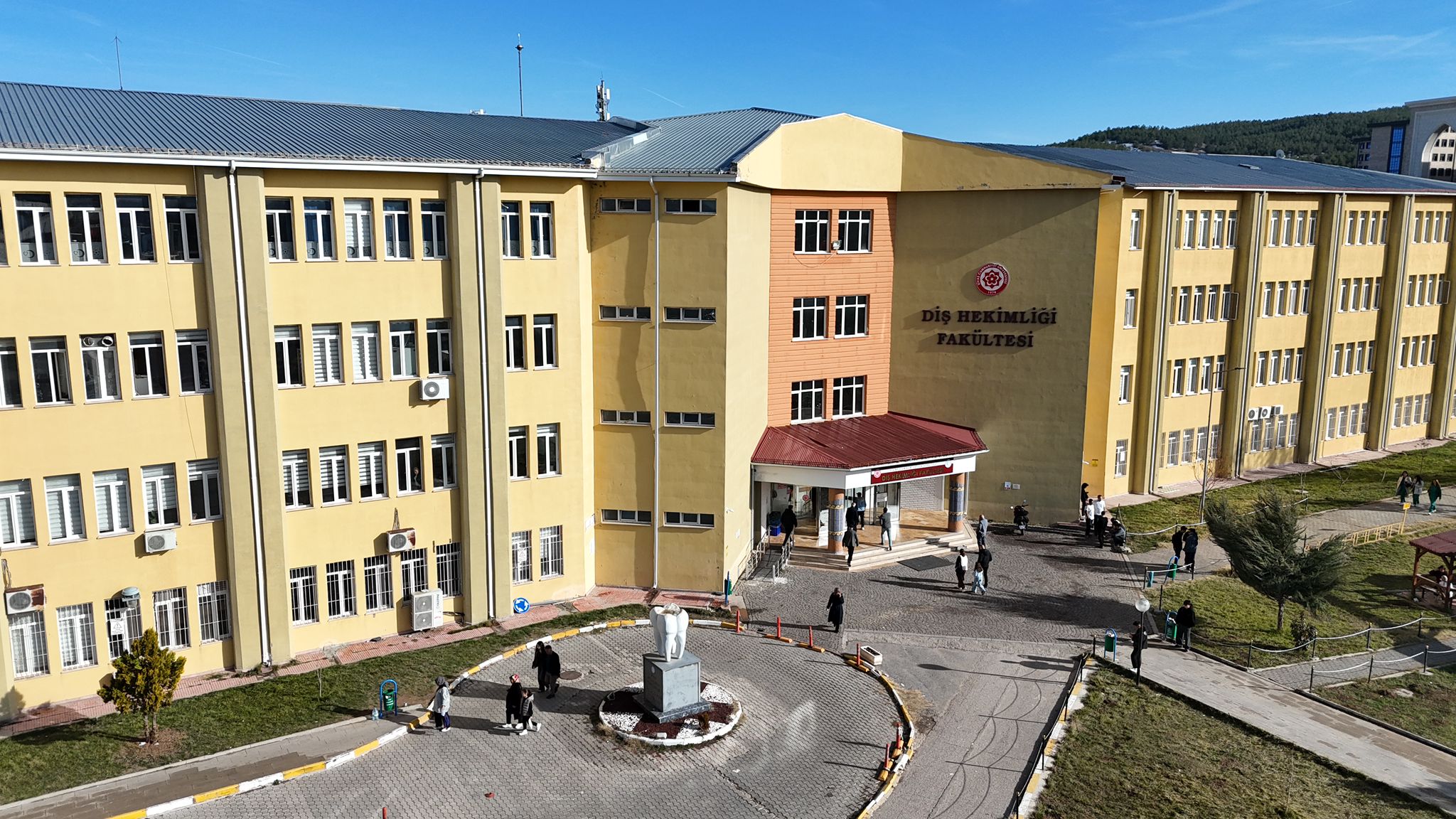 Rektör Şengönül’den Diş Hekimlerine Tebrik Mesajı