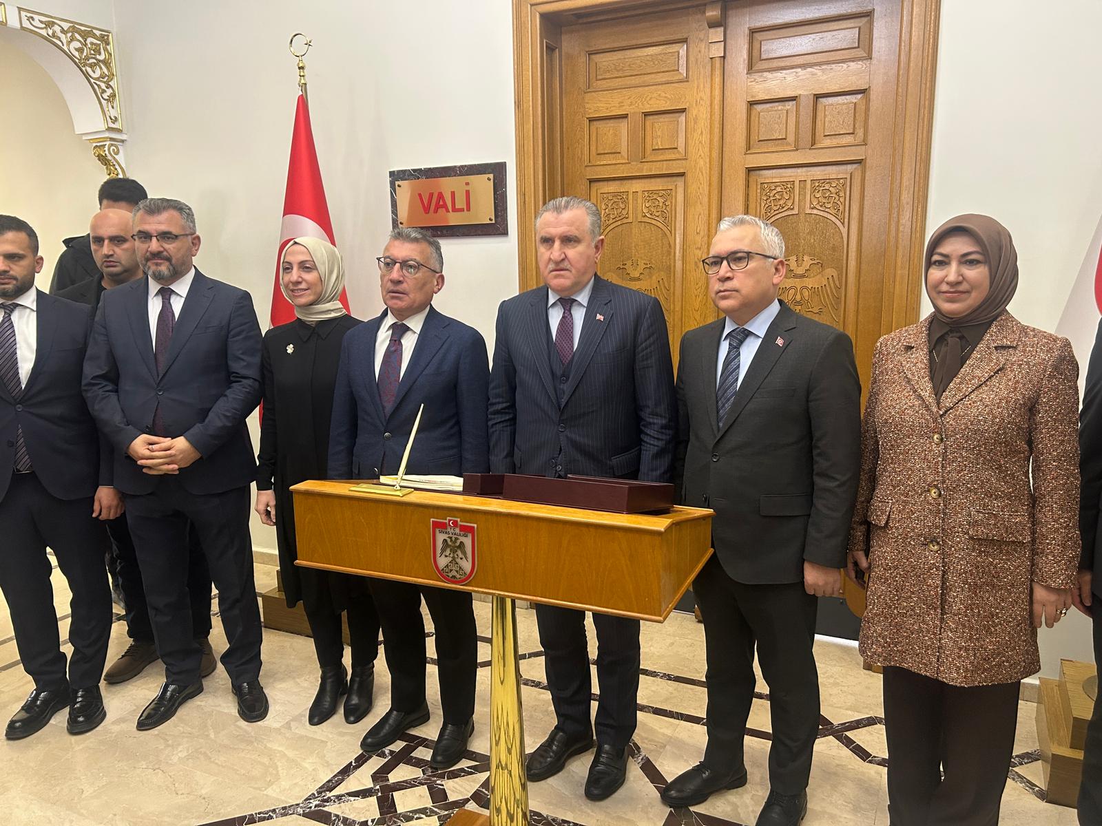 Bakan Osman Aşkın Bak'tan Sivas Valiliği'ne ziyaret