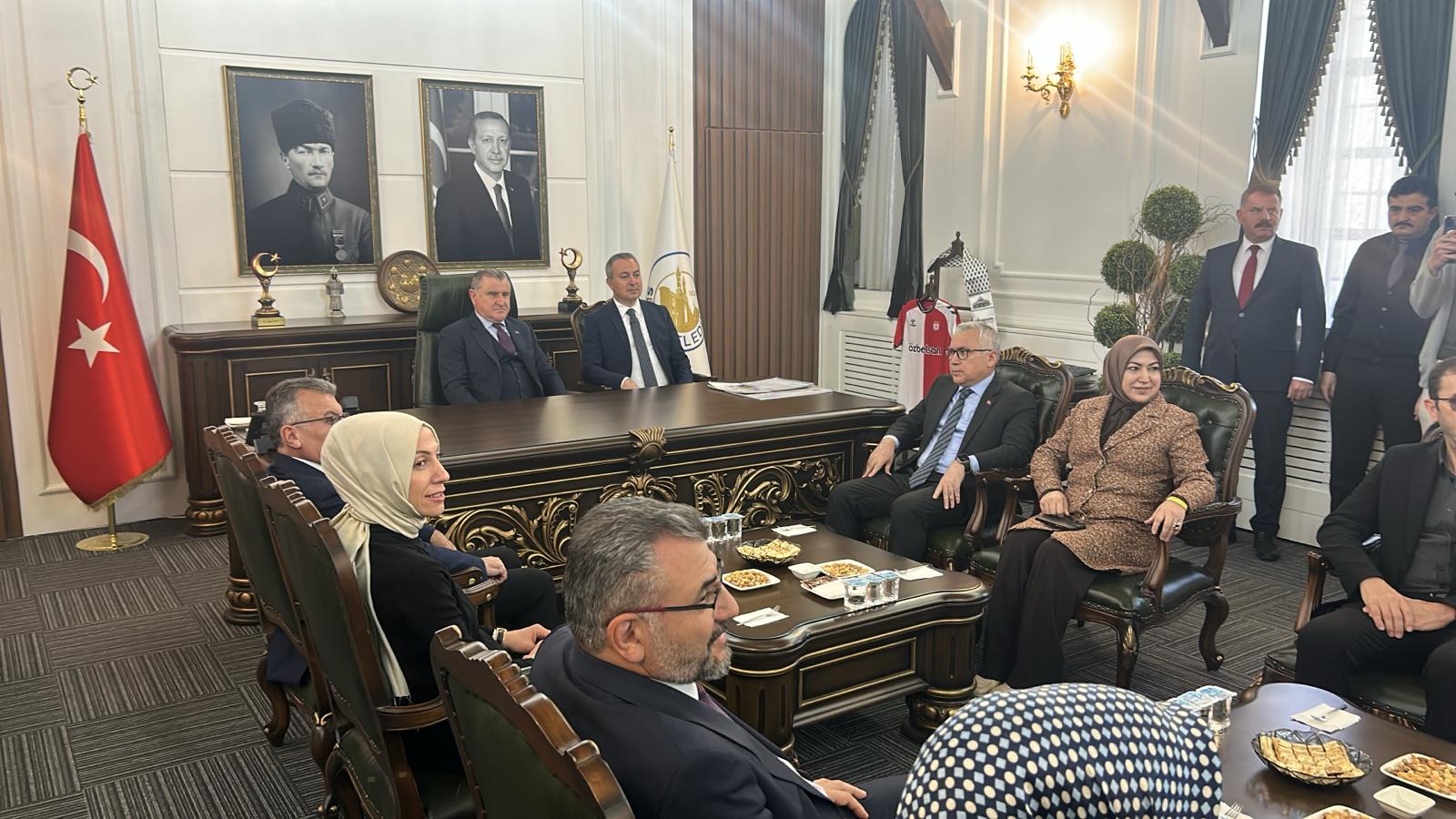 Bakan Bak, Sivas Belediyesini ziyaret etti