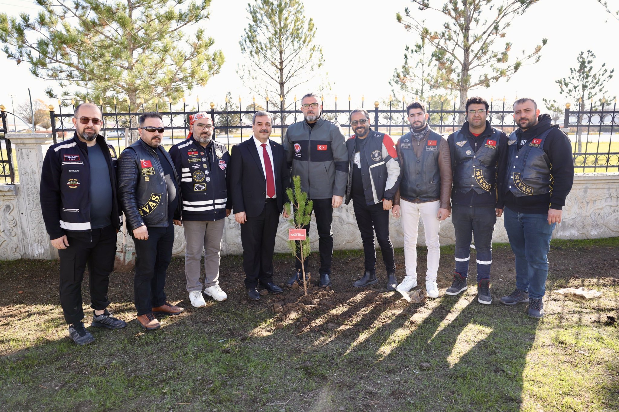 Sivas’ta Şehitler İçin Fidanlar Toprakla Buluştu