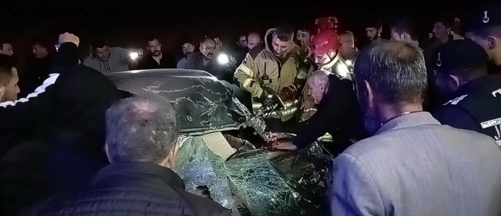 Sivas-Tokat Yolunda Feci Kaza: Otomobil Hurdaya Döndü