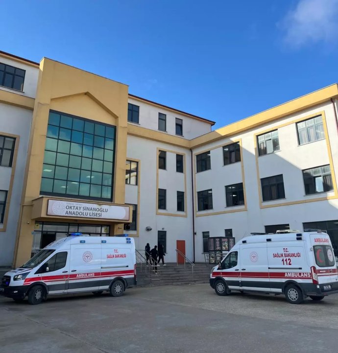 Yemek etkinliği sonrası 5 öğrenci hastanelik oldu