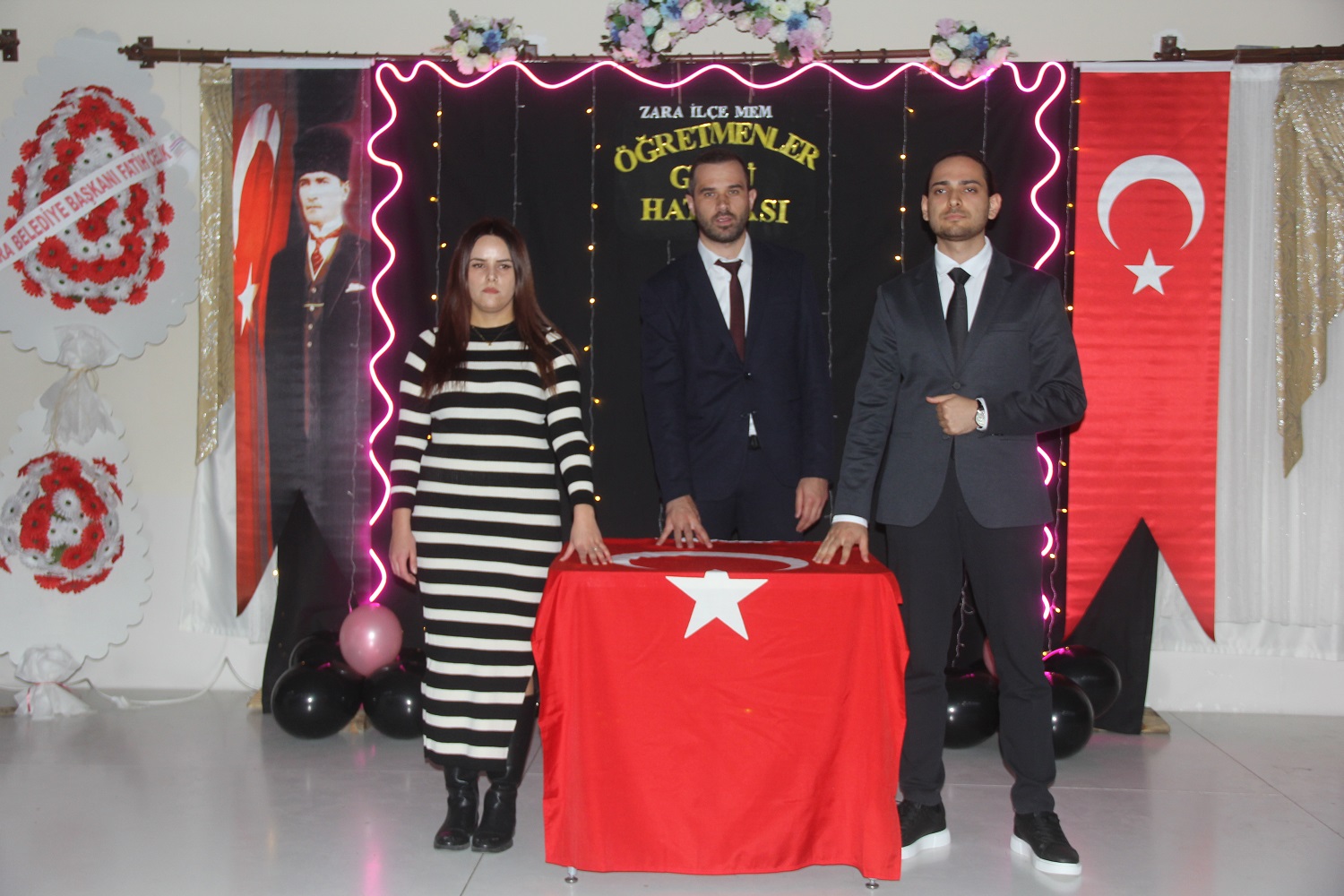 Zara'da 24 Kasım Öğretmenler Günü kutlandı