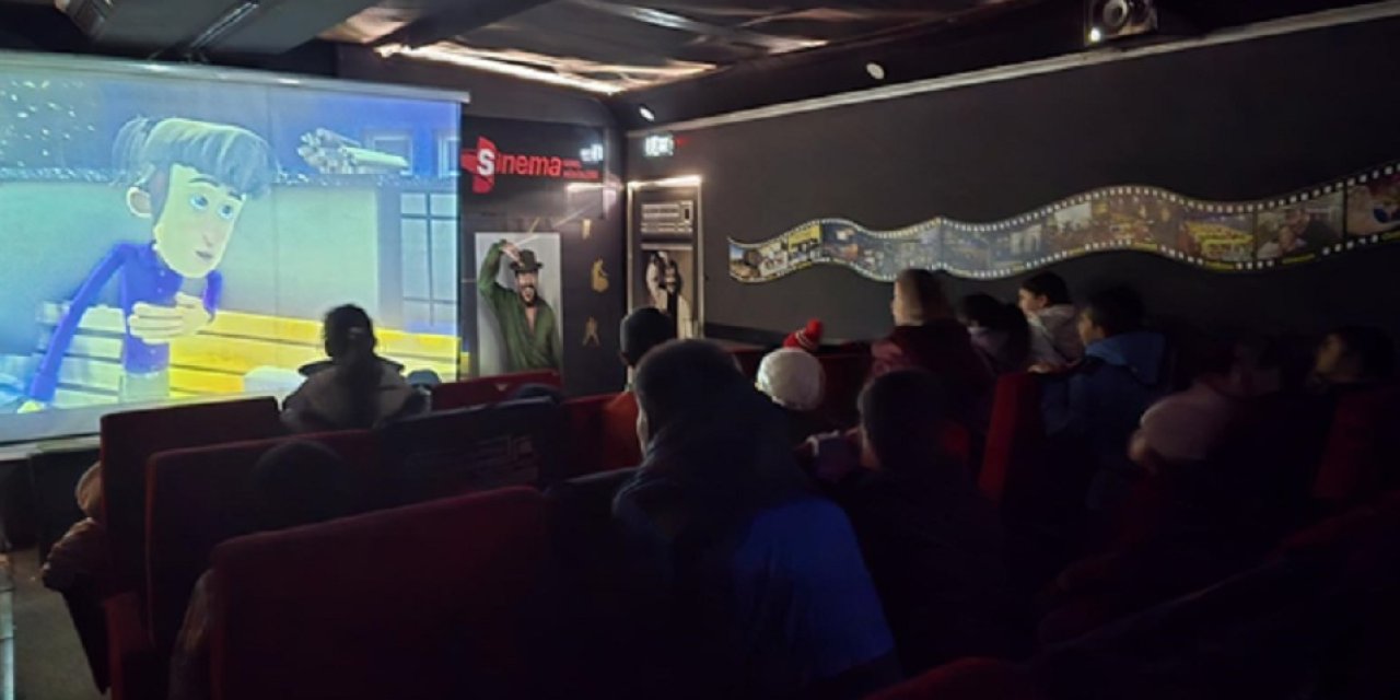 Gezen Sinema Tırı, Sivas’ta çocuklarla buluşuyor
